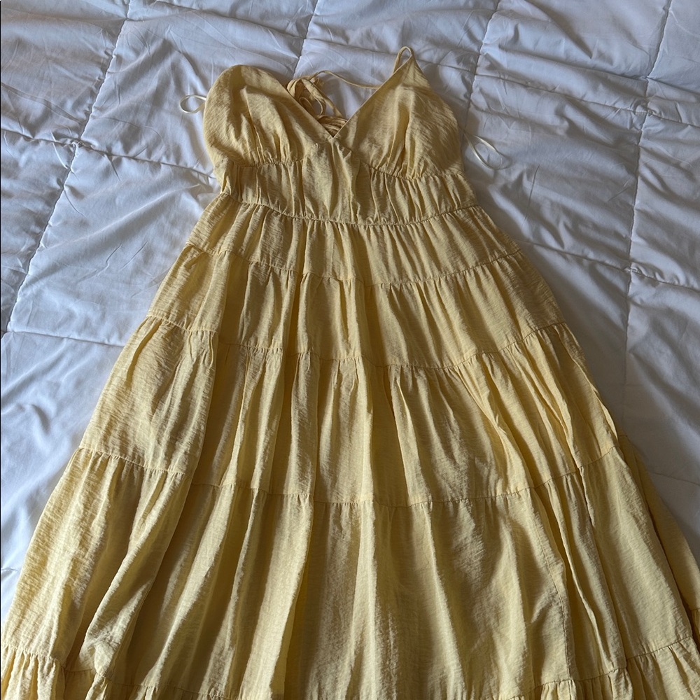 Abercrombie & Fitch Tiered Flowy Yellow Maxi Dress - Picture 2 of 3